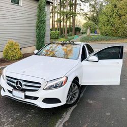 2015 mercedes-Benz C300 4MATIC. Clean title 