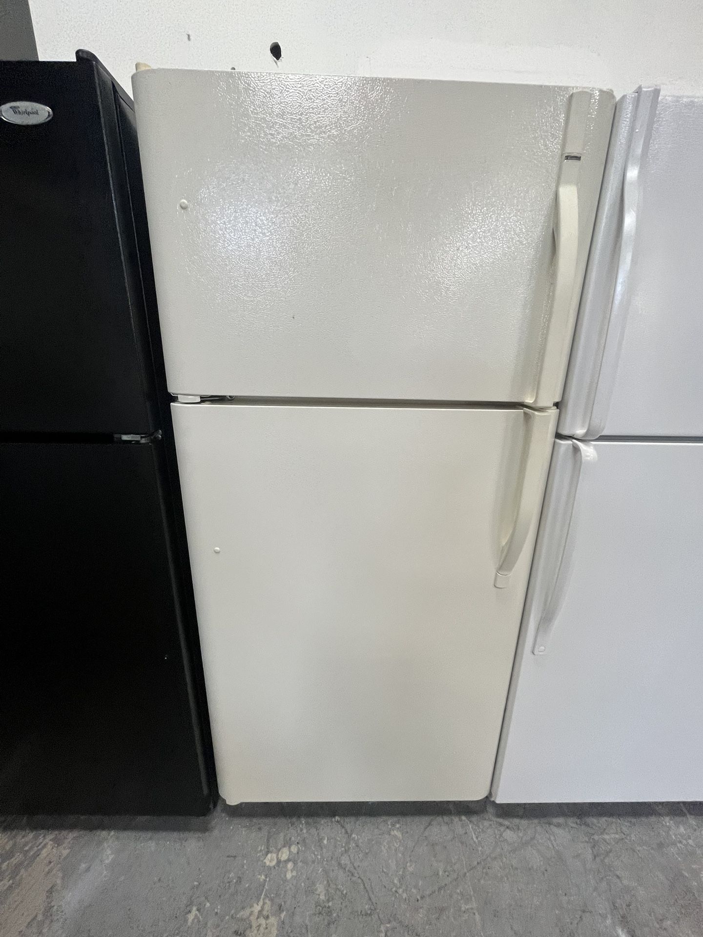 Refrigerator Kenmore 30”