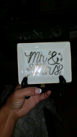 Mr and Mrs sign