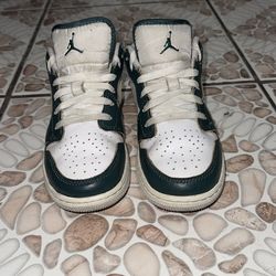 Nike Air Jordan 1 Low "Oxidized Green" Size: 4Y