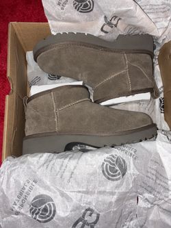Girls Ugg Boots Size 5