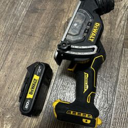 Bundle DeWalt  Brushless 3” Saw With Battery