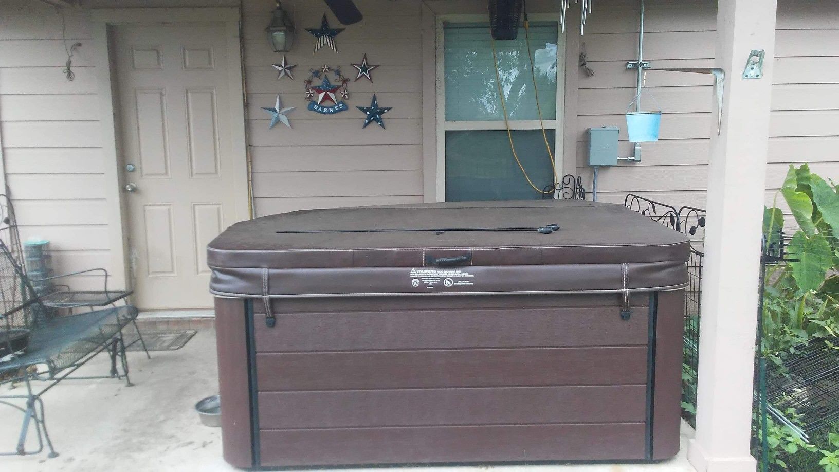 Hot Tub LESS THAN 1.YR OLD!