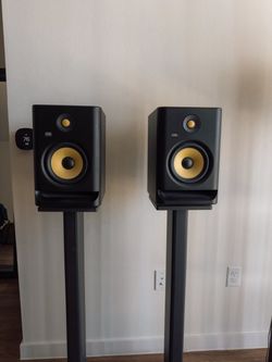 KRK Rokit 5 G5 with stands
