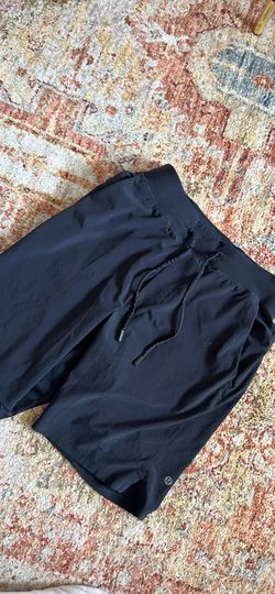 Mens Lululemon black athletic shorts size S