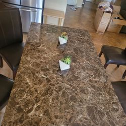 4 chair dining table / se habla espanol