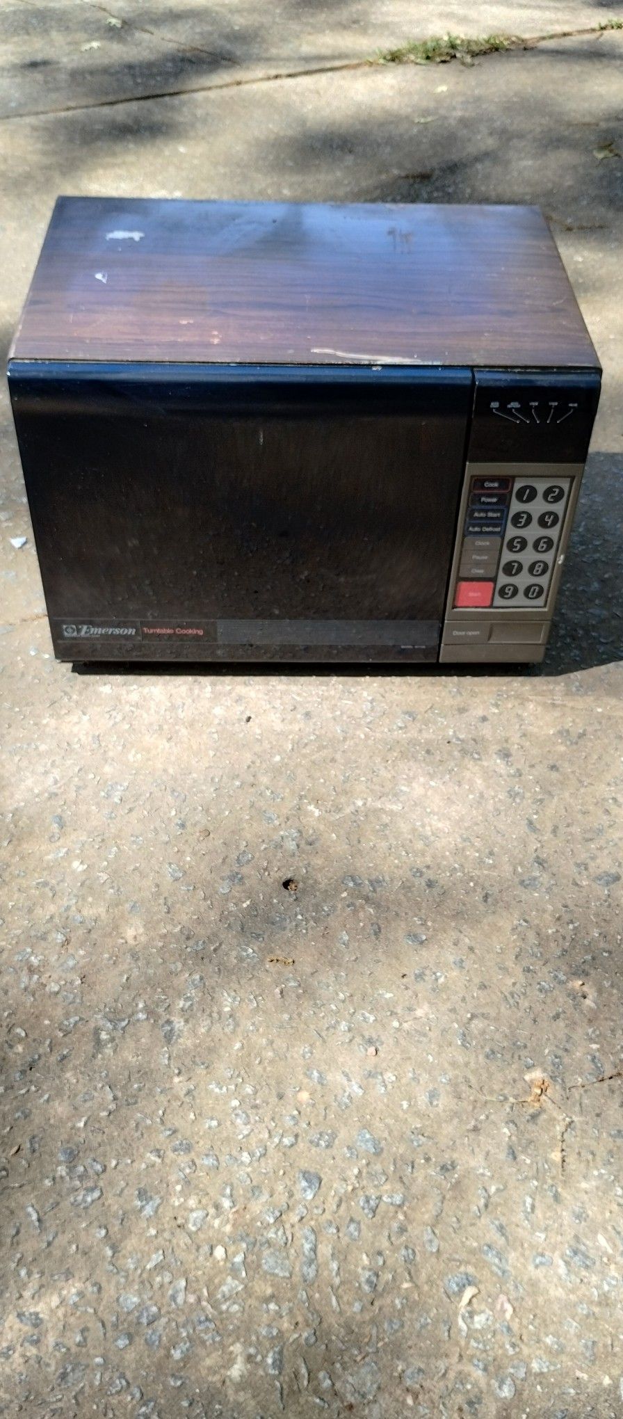 Emerson Countertop Microwave 