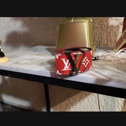Authentic Louis Vuitton supreme Luxy size 36 belt excellent condition lightly has been used buyers