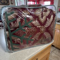 Twin Comforter With 2 Curtains Included