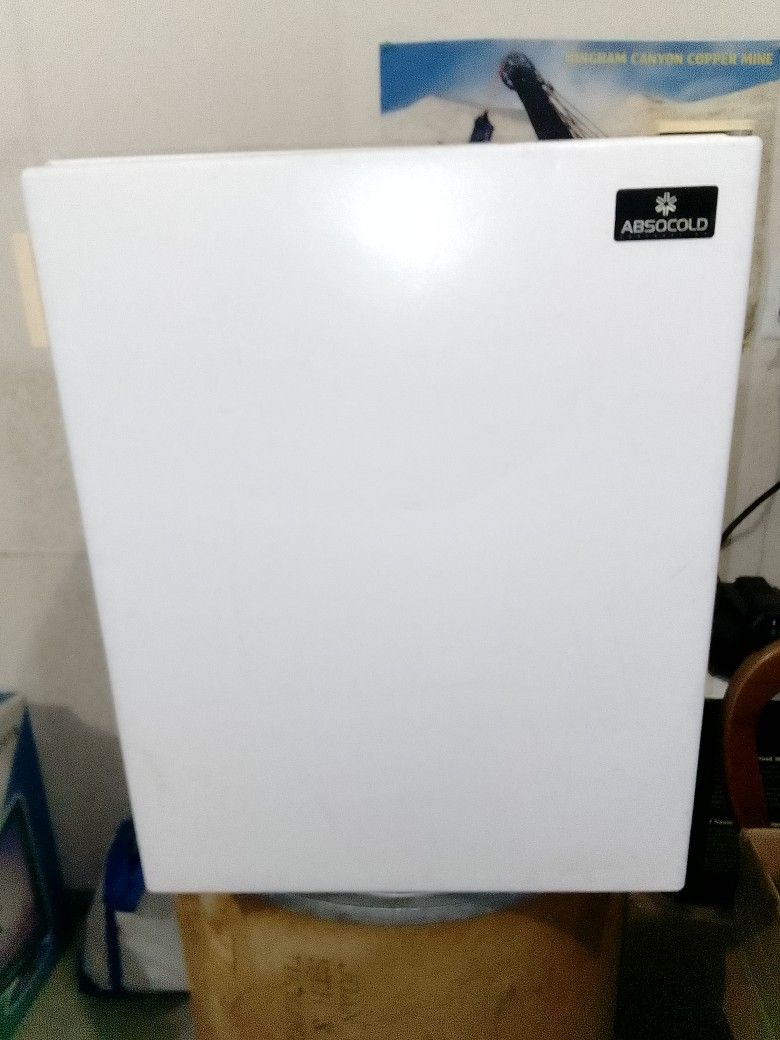 Mini Fridge - Works Fantastic 