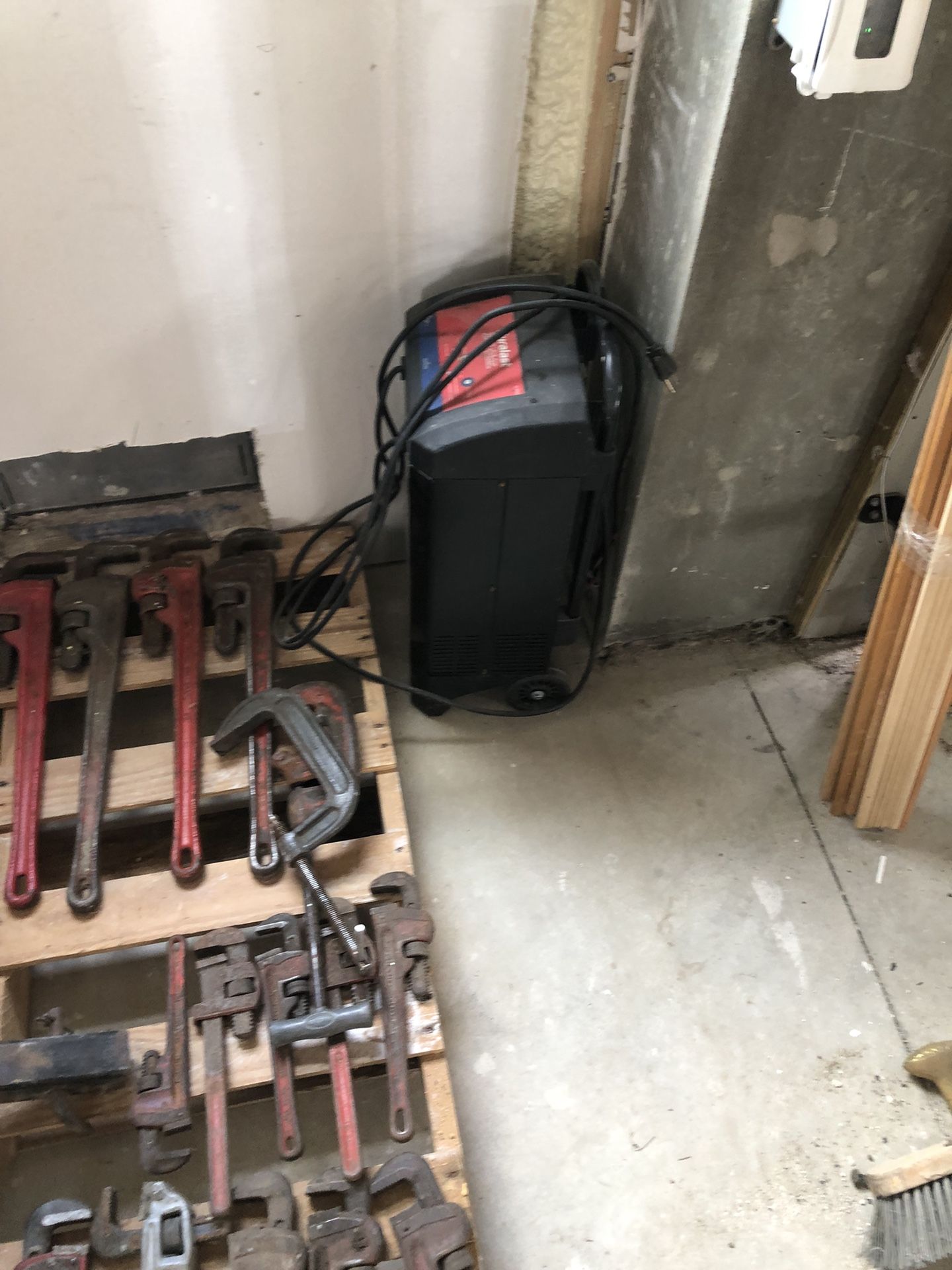 Duralast Car Start/jump Pack With Wheels