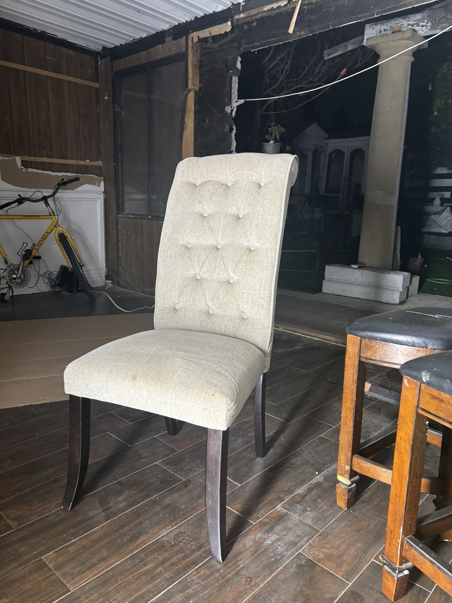 Set of two dinning chairs 