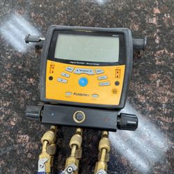 Fieldpiece Gauge With Hoses