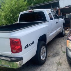 2005 Dodge Dakota 
