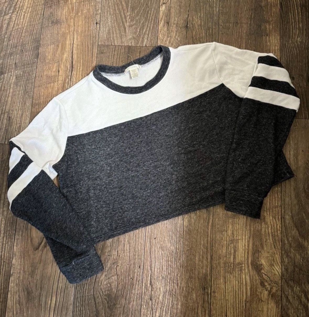 Cropped Football Jersey Style Sweatshirt. Medium.  Grey / White 
