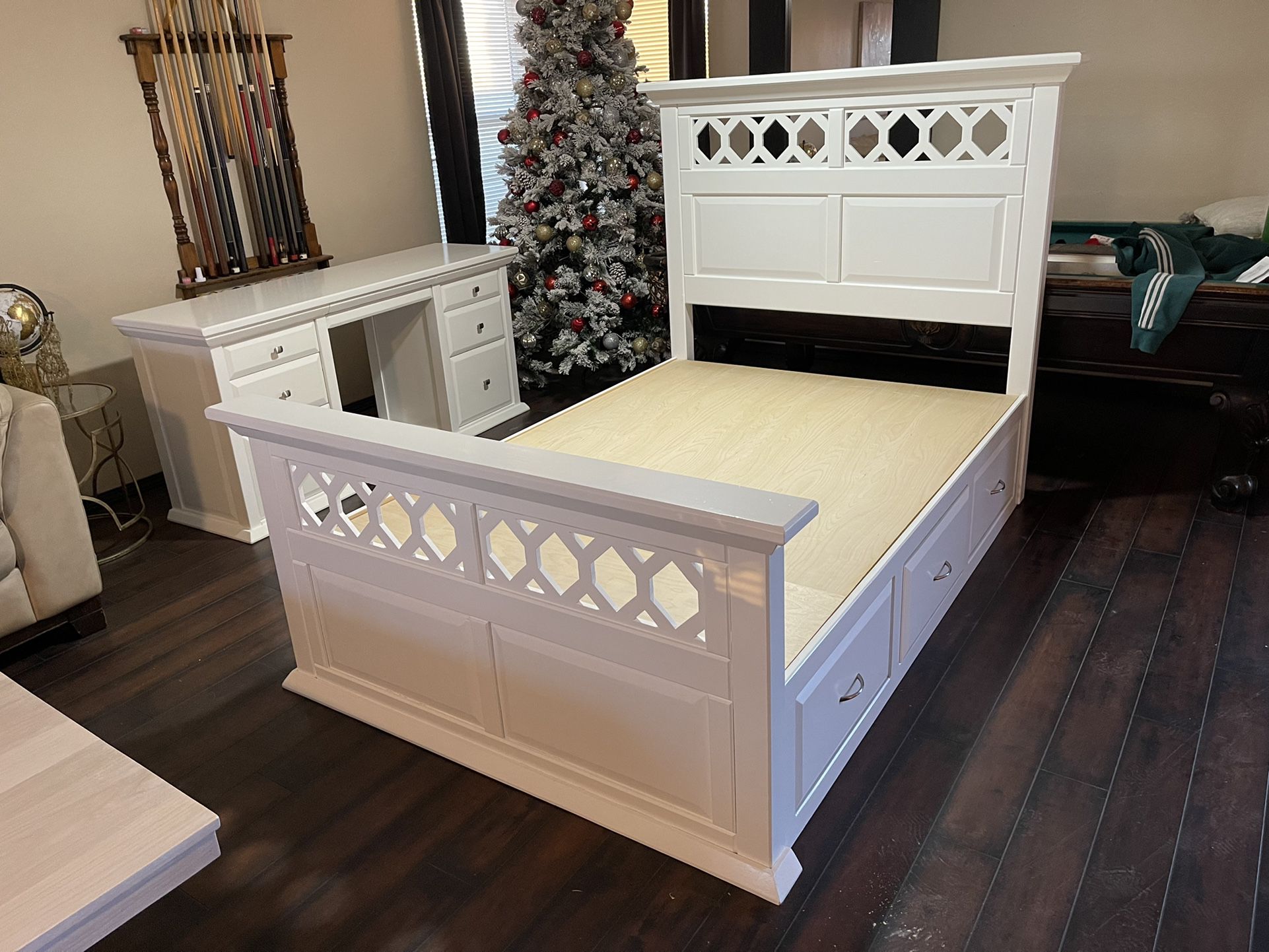 Bed With Desk Custom Made By https://offerup.com/redirect/?o=Z3JhZG9jcmVhdGlvbnMuY28=