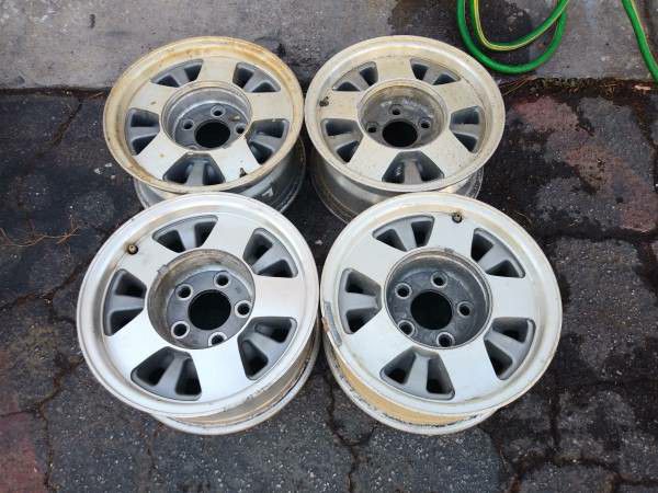 Chevy aluminum rims. 5 on 5 lugs fits trucks or vans. 15 inch