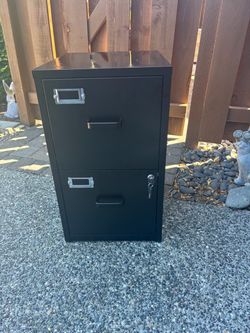 Metal filing cabinet excellent condition
