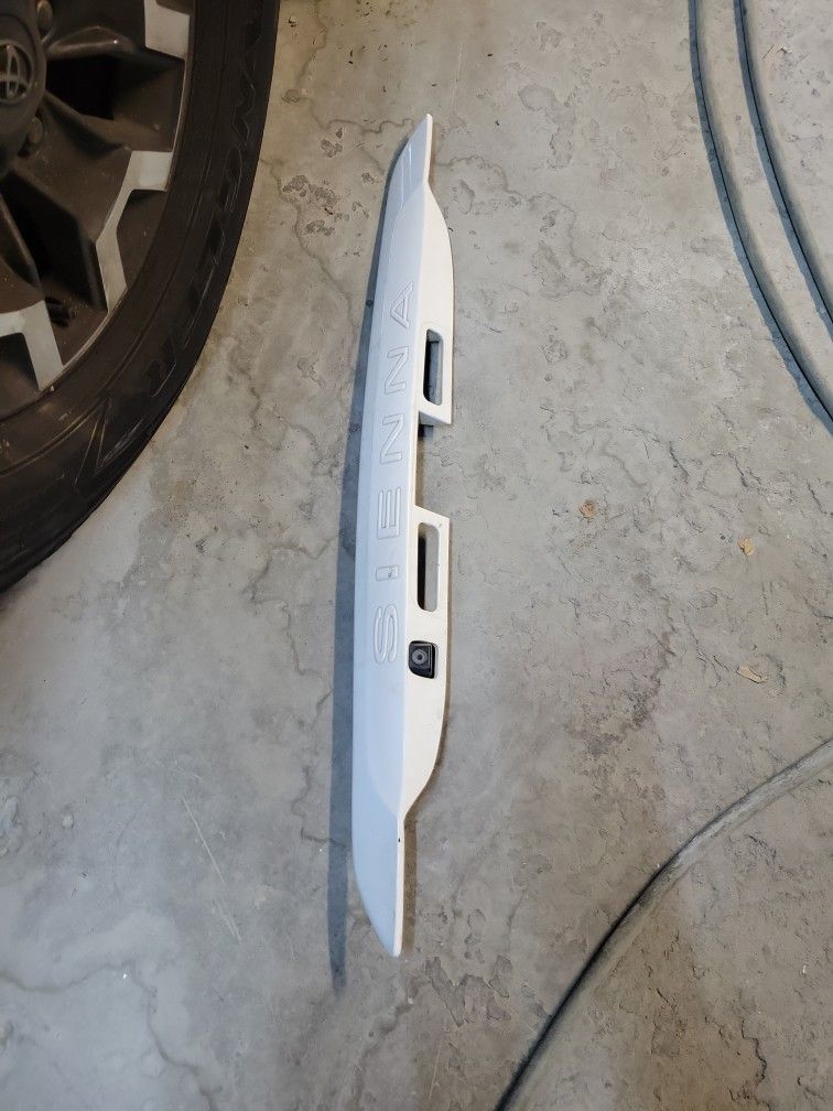 Sienna Trunk Molding 