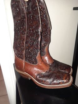 WOMEN'S WESTERN BOOTS - SIZE 7 1/2