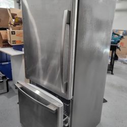 Amana 18.7-cu ft Bottom-Freezer Refrigerator (Stainless Steel) Model #ABB1924BRM

