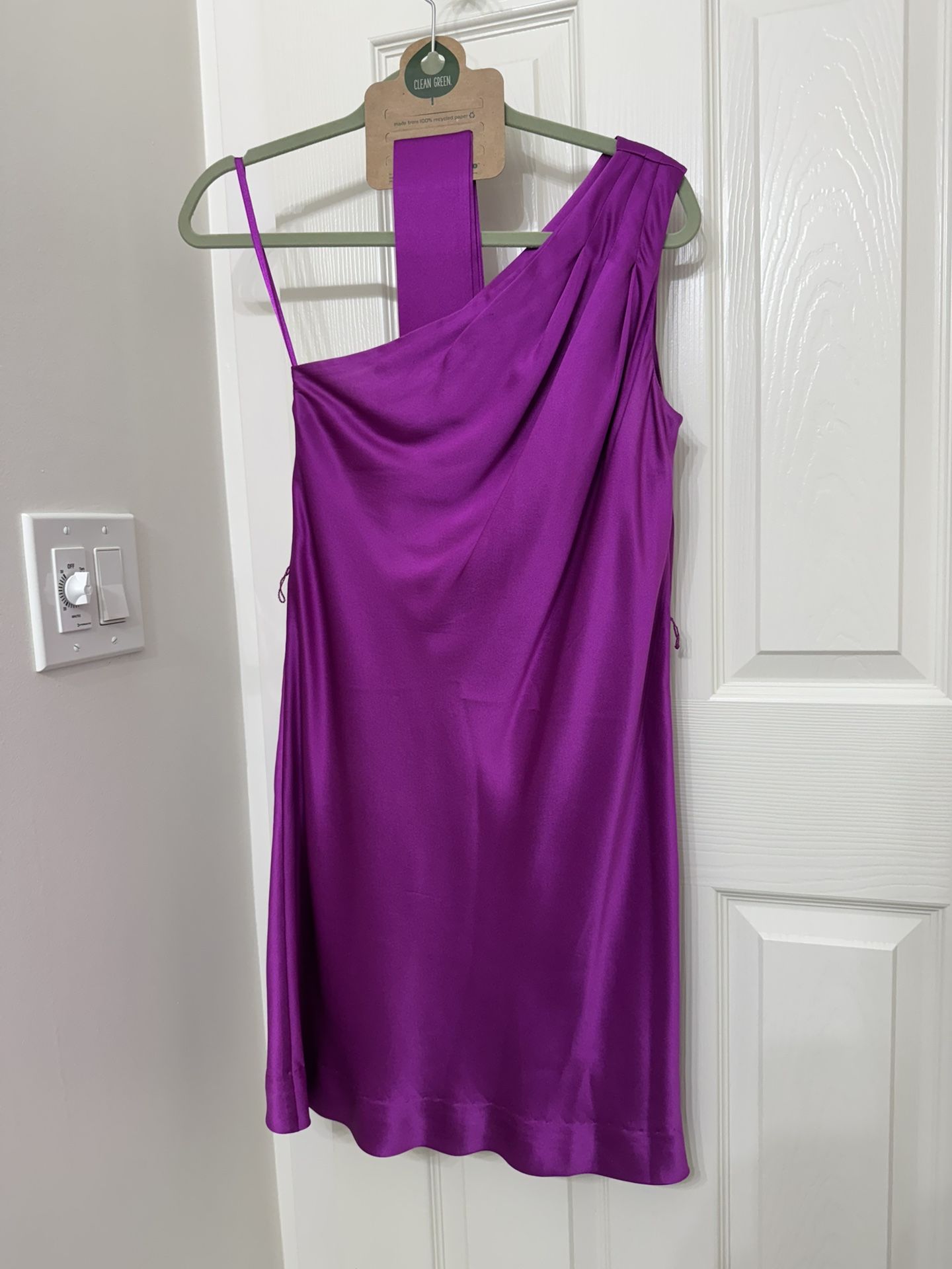 β¨ Banana Republic One-Shoulder 100% Silk Dress