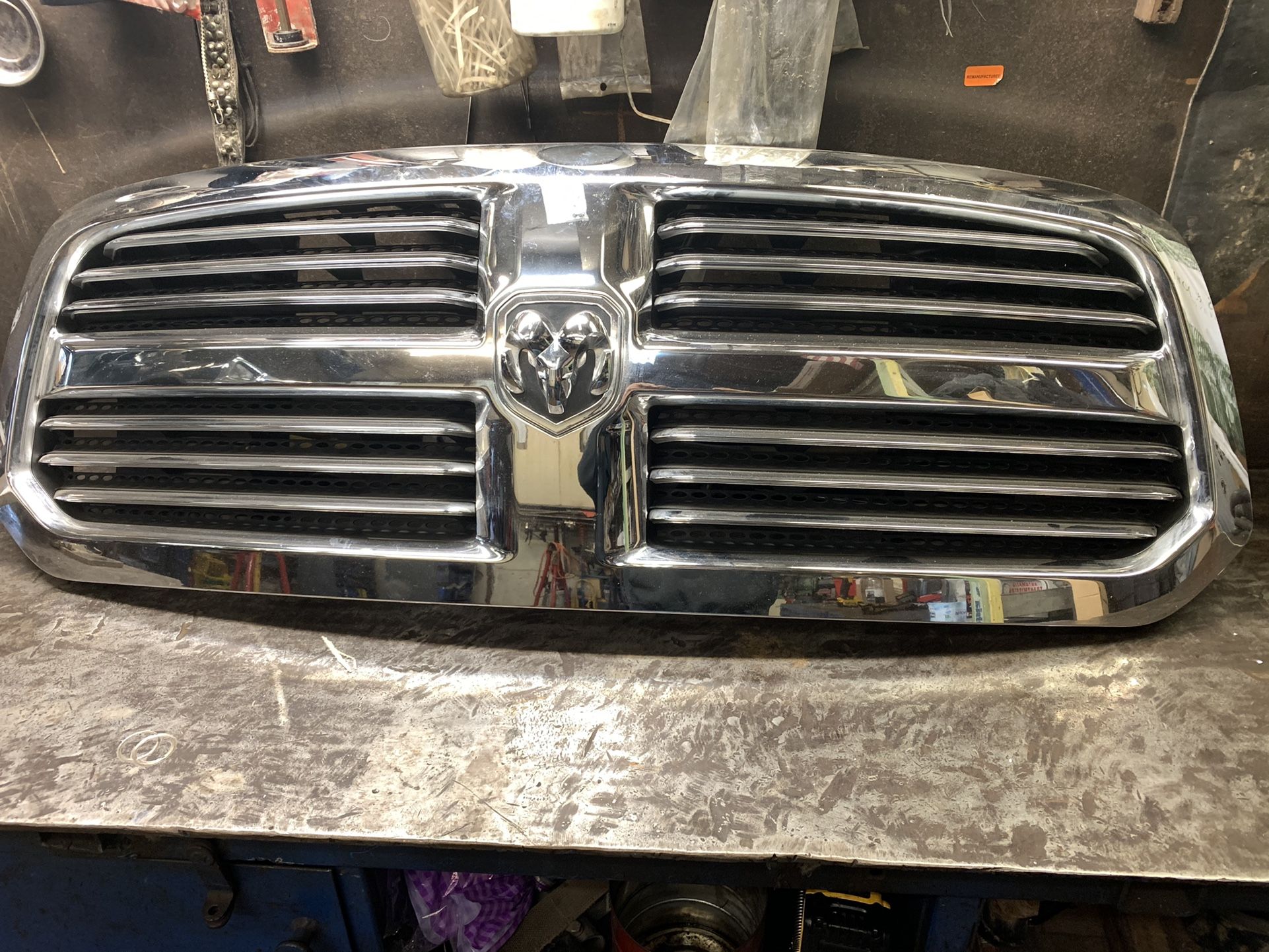2013-2018 DODGE RAM 1500 FRONT GRILL OEM CH2491C00CA00