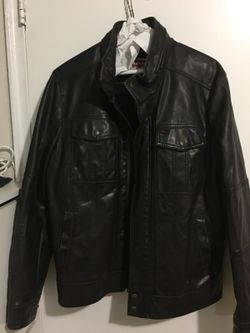 Leather jacket. Levi’s.