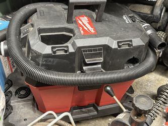 Milwaukee M18 Wet Vac (shop Vac)