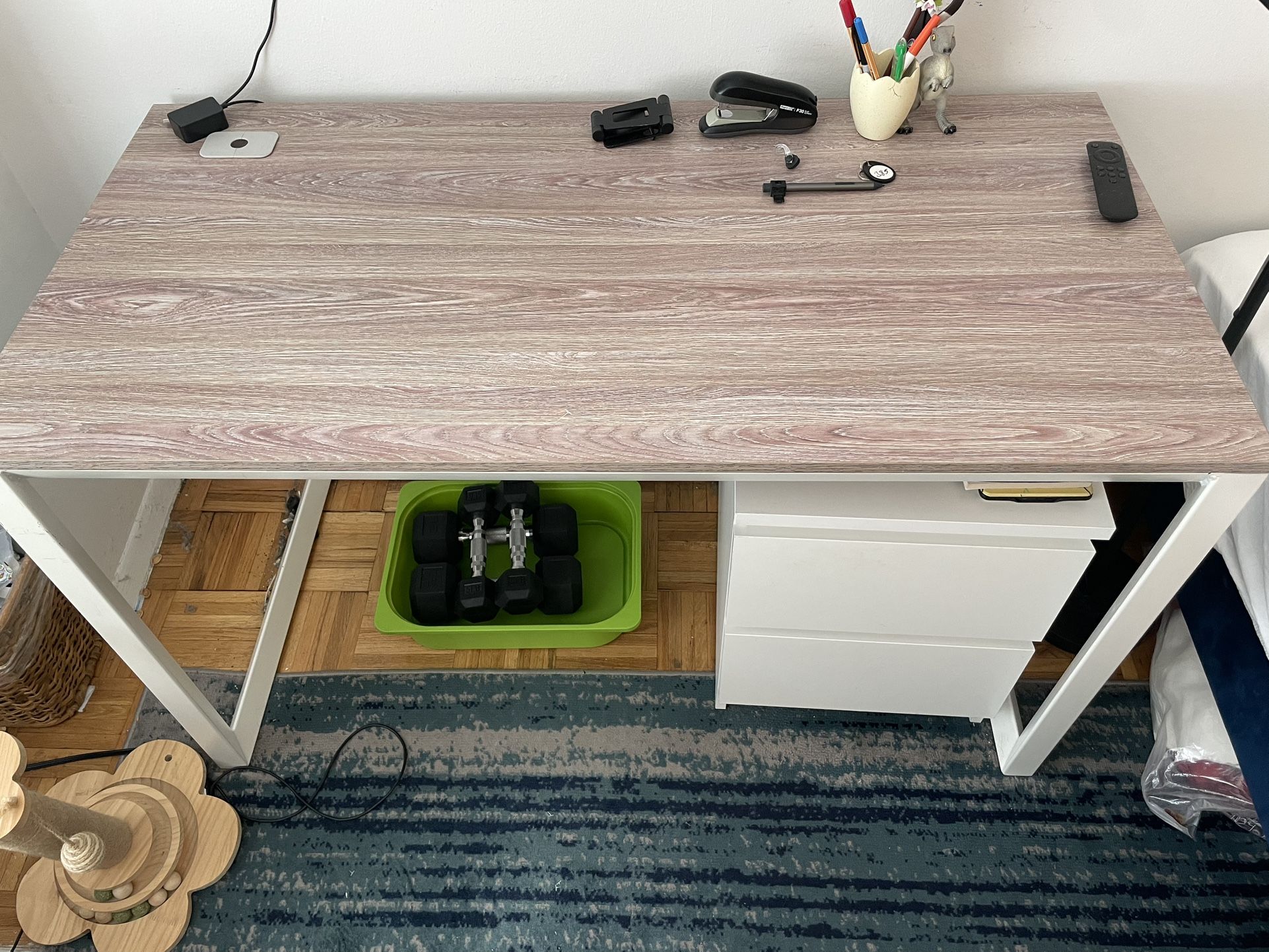 Free Desk And Swivel Chair