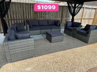New inbox patio set with cushions (we finance and deliver)