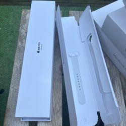 Apple watch 3 box with extra band 
