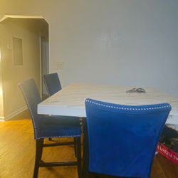Dinning Room Table With Chairs 