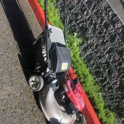Honda Mower self Propelled Twin Blade Great Condition 