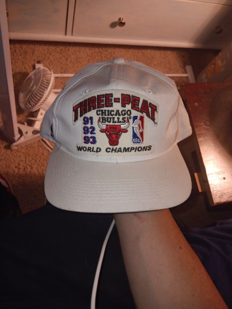 Early 1990's Vintage Chicago Bulls Three Peat Hat