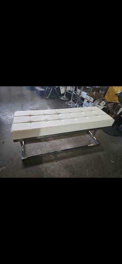 Leader Bench