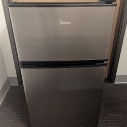 Midea WHD-113FSS1 Compact Refrigerator, 3.1 cu ft, Stainless Steel