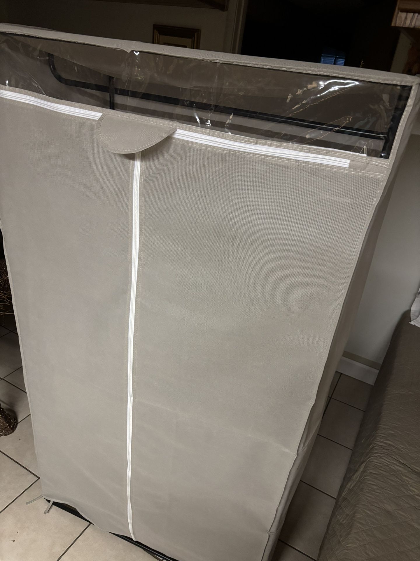 Portable fabric wardrobe / storage organizer