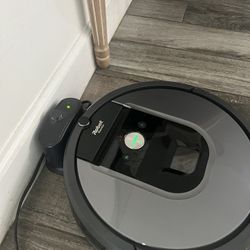 Rumba iRobot Vaccum Cleaning 