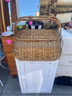 Vintage large wicker rattan picnic basket