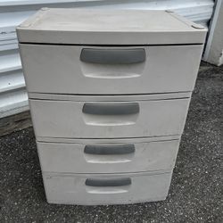 Sterlite 4 Drawer Plastic Storage Bin Drawers Chest! Good condition! 26x19x36in