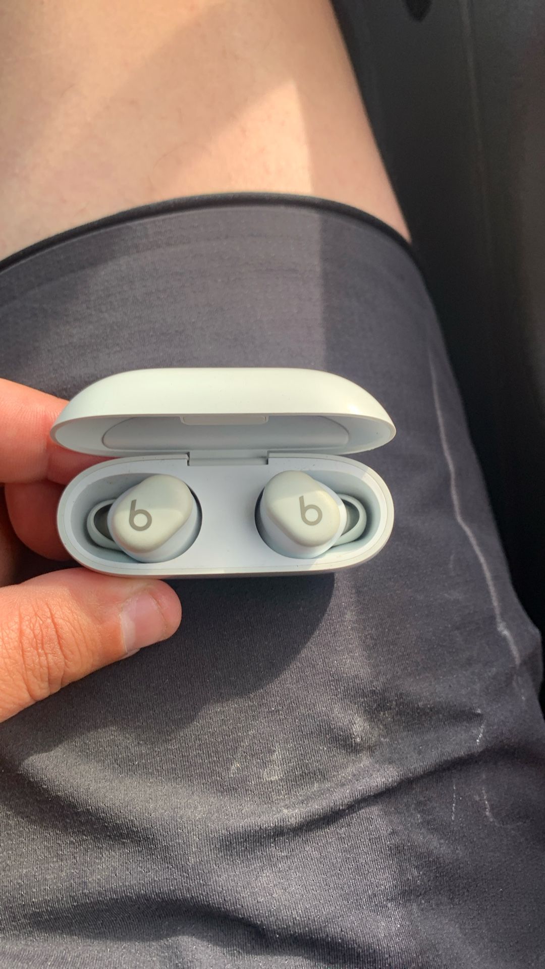 Beat Wireless Air Buds. Bluetooth Connectivity 