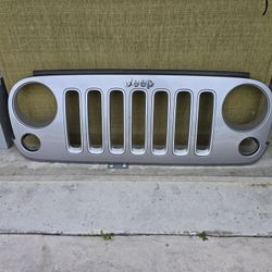 2017 Jeep Wrangler Unlimited Sahara Factory Grille