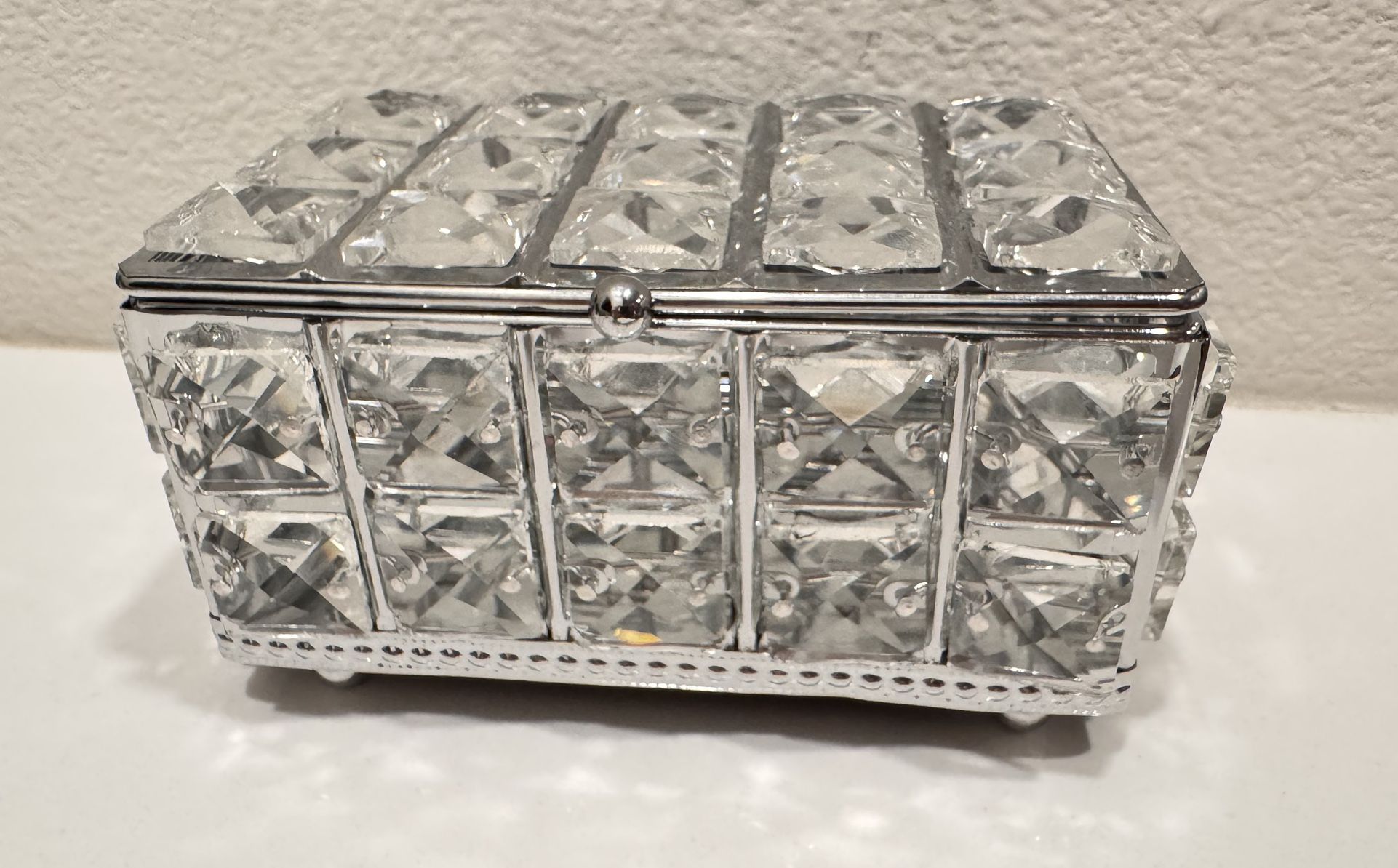 Vintage jewelry box 