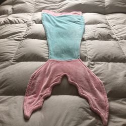 Kids Plush Mermaid Tail Blanket