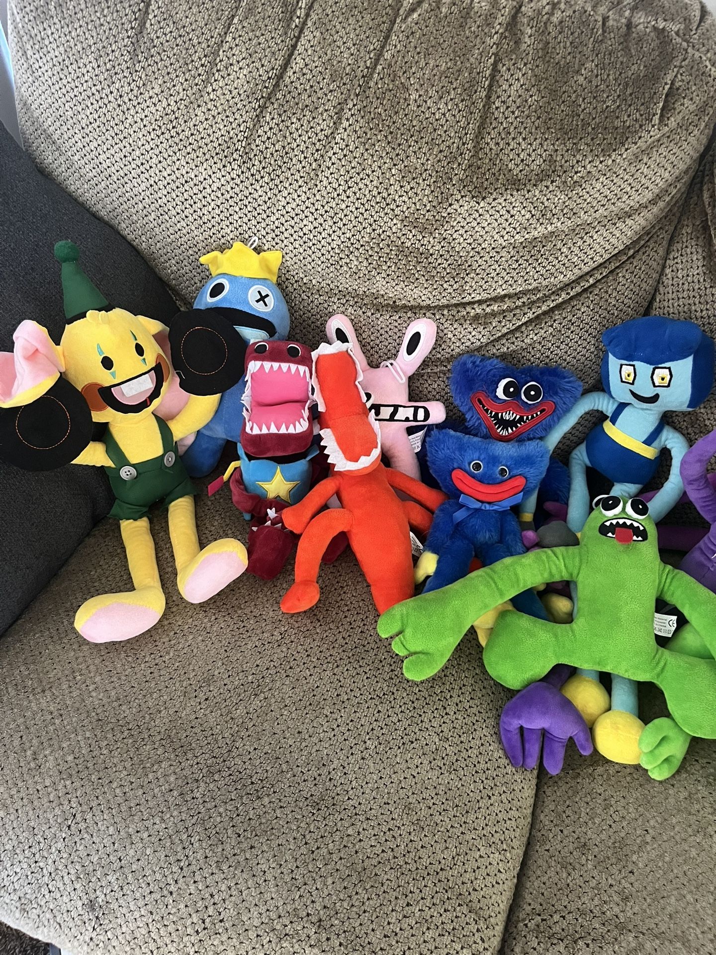 Rainbow friends lot 15 units