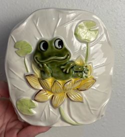 Vintage Ceramic Frog Lily Pad Wall Plaque