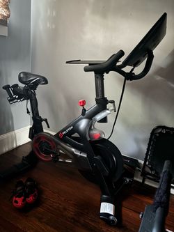 PELOTON BIKE BUNDLE-$850