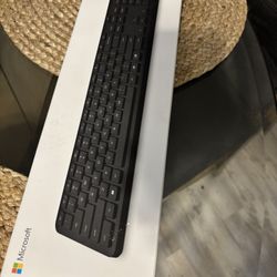Microsoft  Bluetooth Keyboard Clavier 