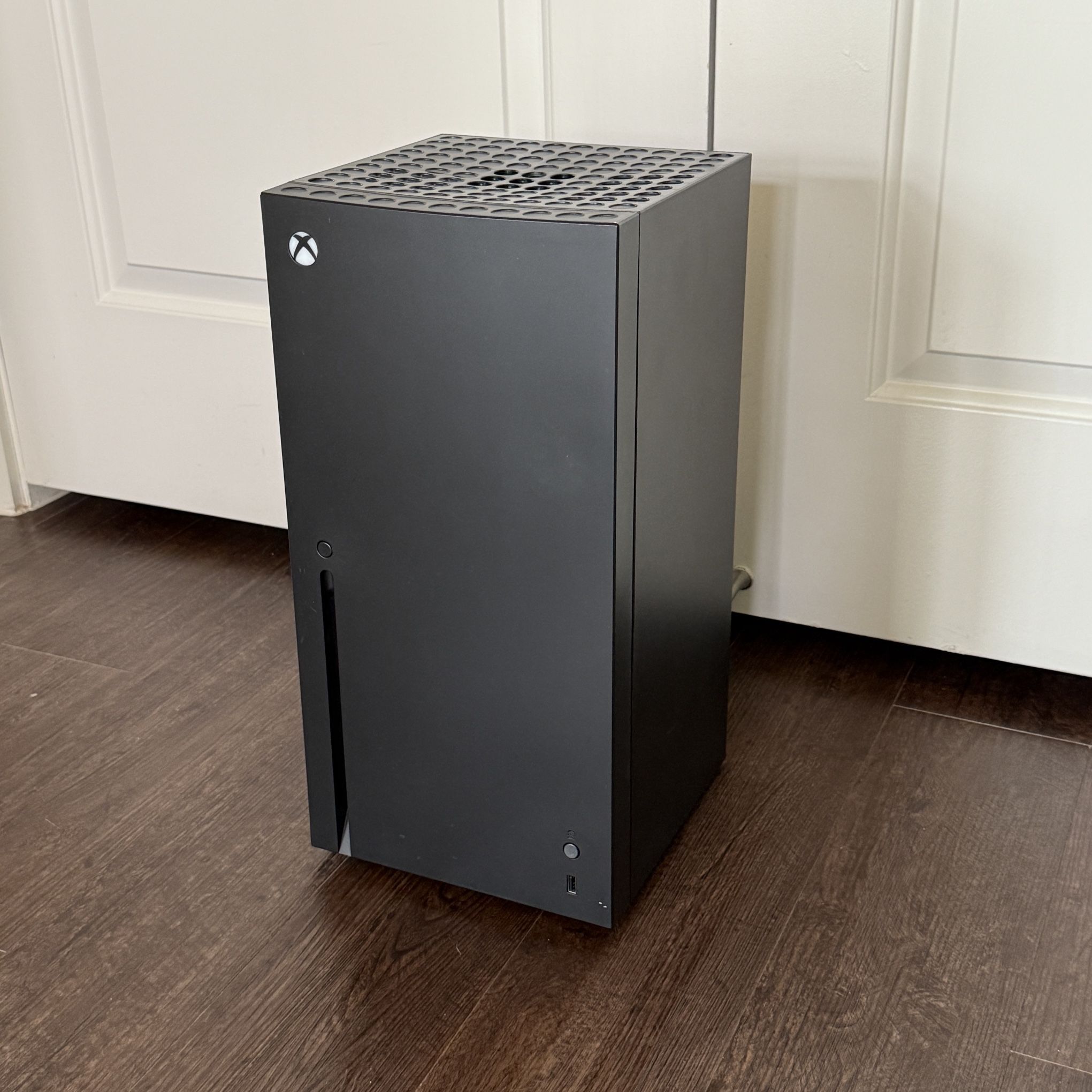 XBOX Series X Replica Mini Fridge